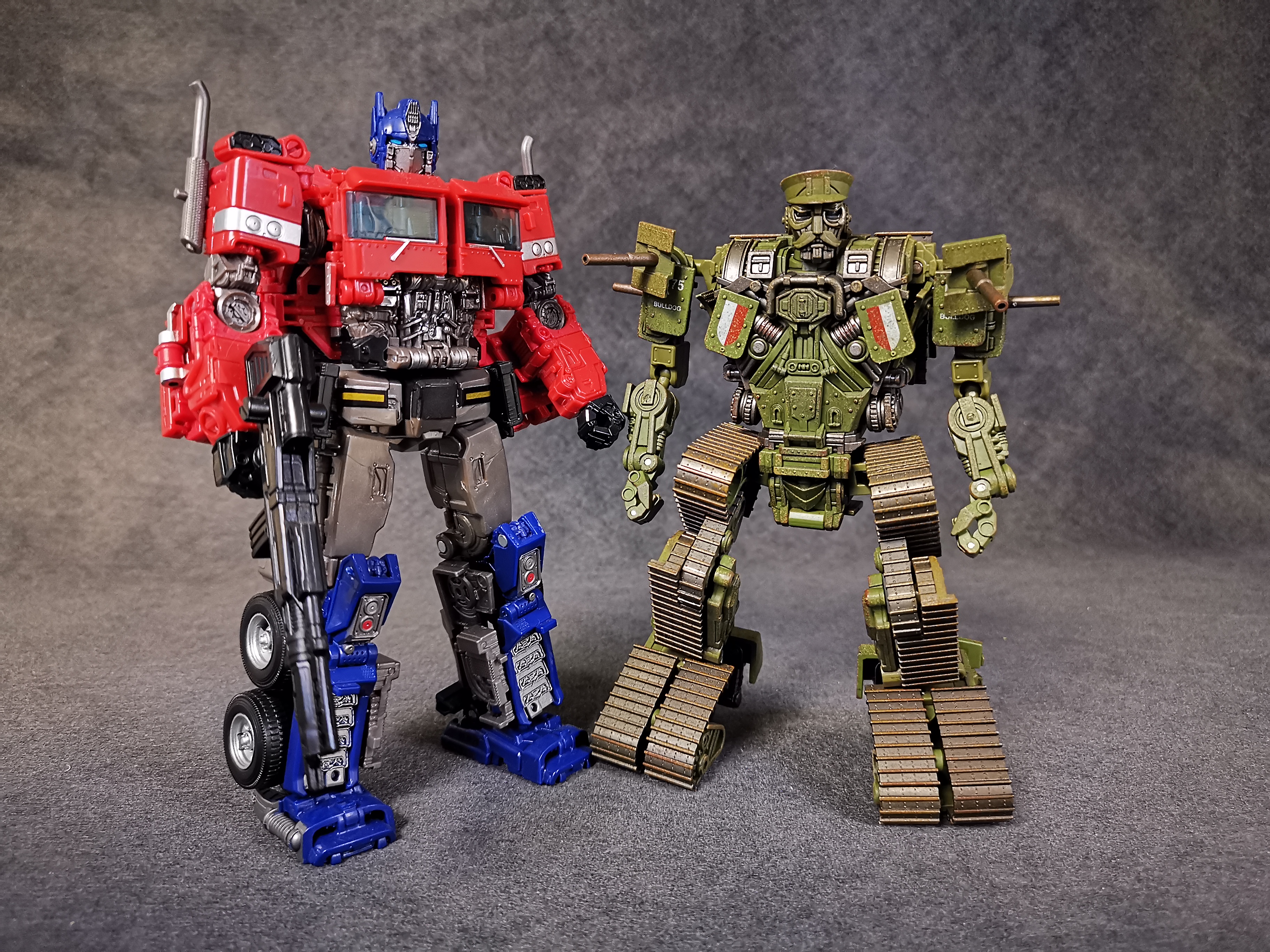 8点1氪｜小孩试戴金镯子10秒被要求赔偿1000元中国黄金回应；全红婵捐出全部直